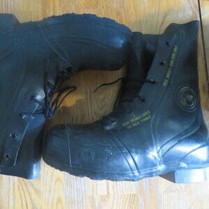 Data Mickey Mouse airborne boots with valve